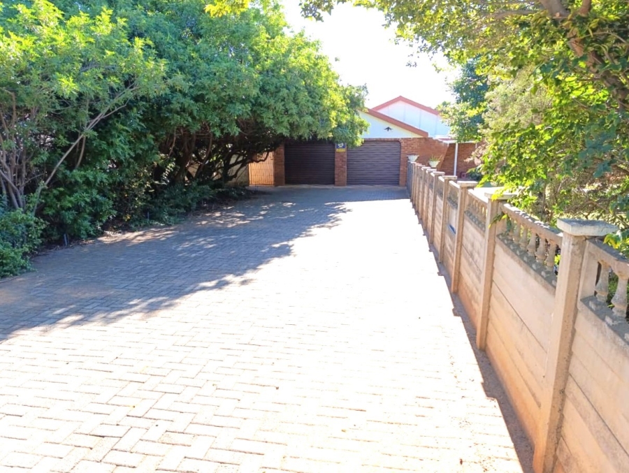 4 Bedroom Property for Sale in Langenhovenpark Free State